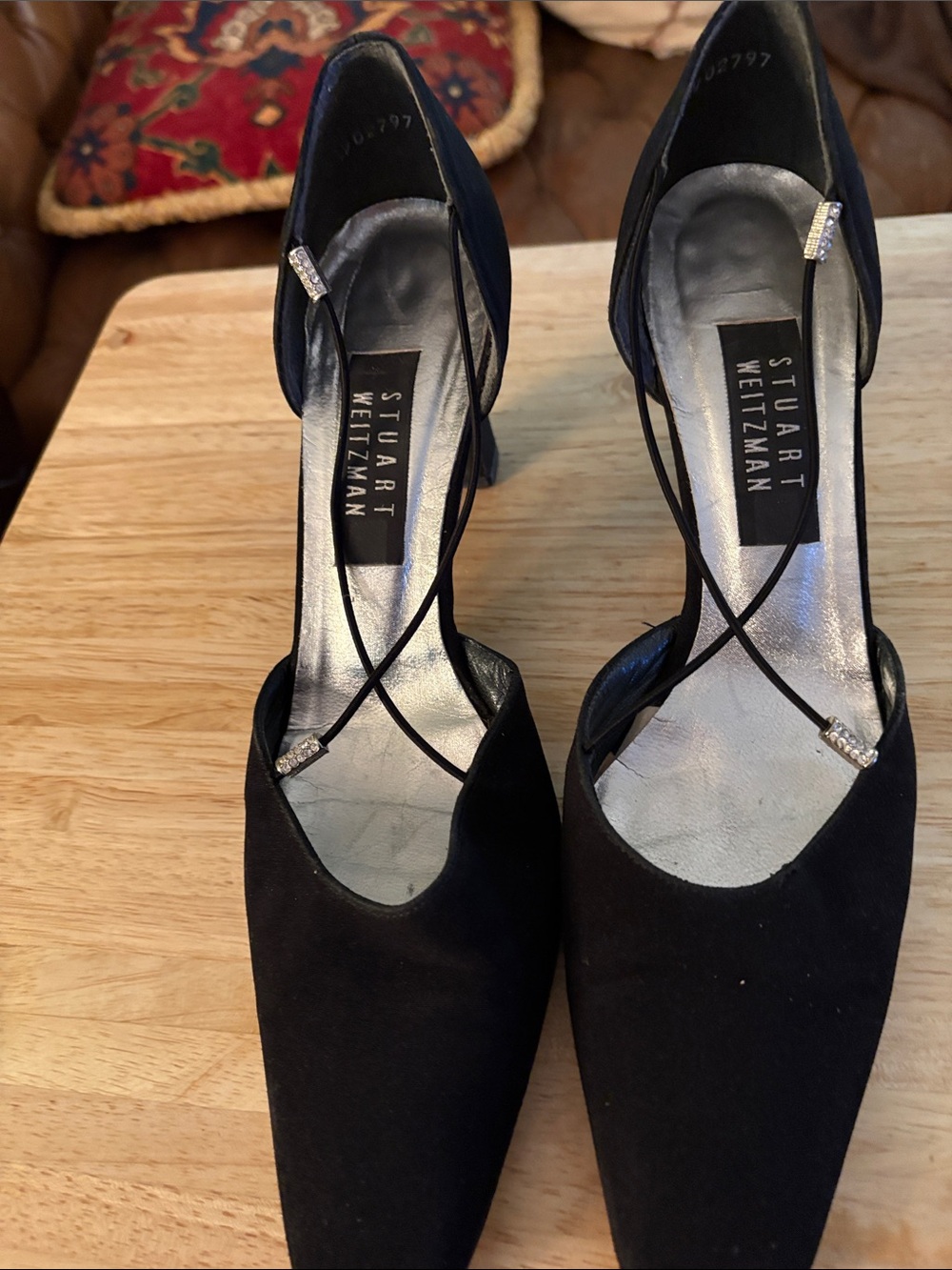 Stuart Weitzman Black Pointed Toe Evening Pumps. Size 8.5 Narrow.